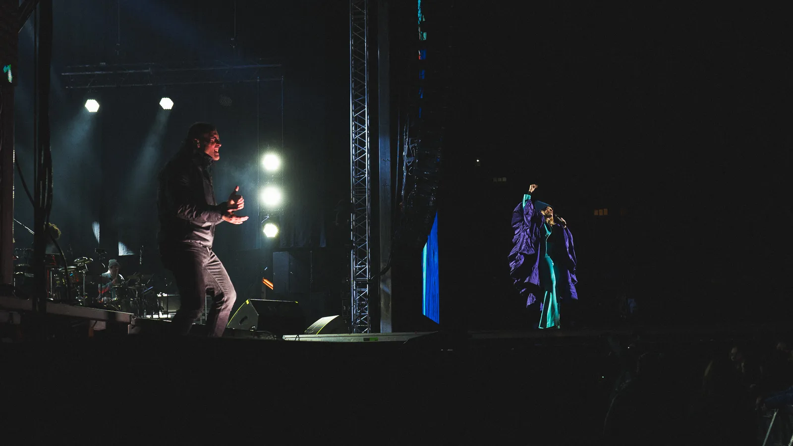 Denis Blidariu interpretând concertul Róisín Murphy | „Timișoara 2023 la nesfârșit”. Foto: Ovidiu Ronin